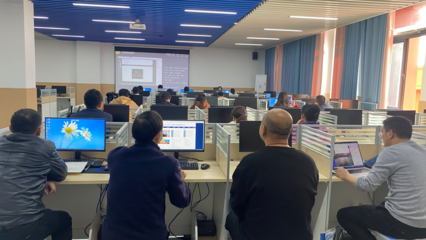 信息技術(shù)中心開展信息化培訓 成都平面設(shè)計的新起點